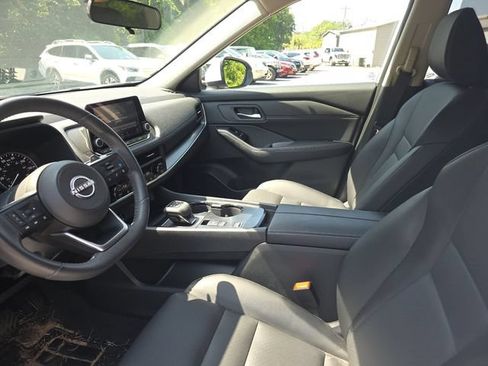 Used 2024 Nissan Rogue SV w/ SV Premium Package FWD image 13