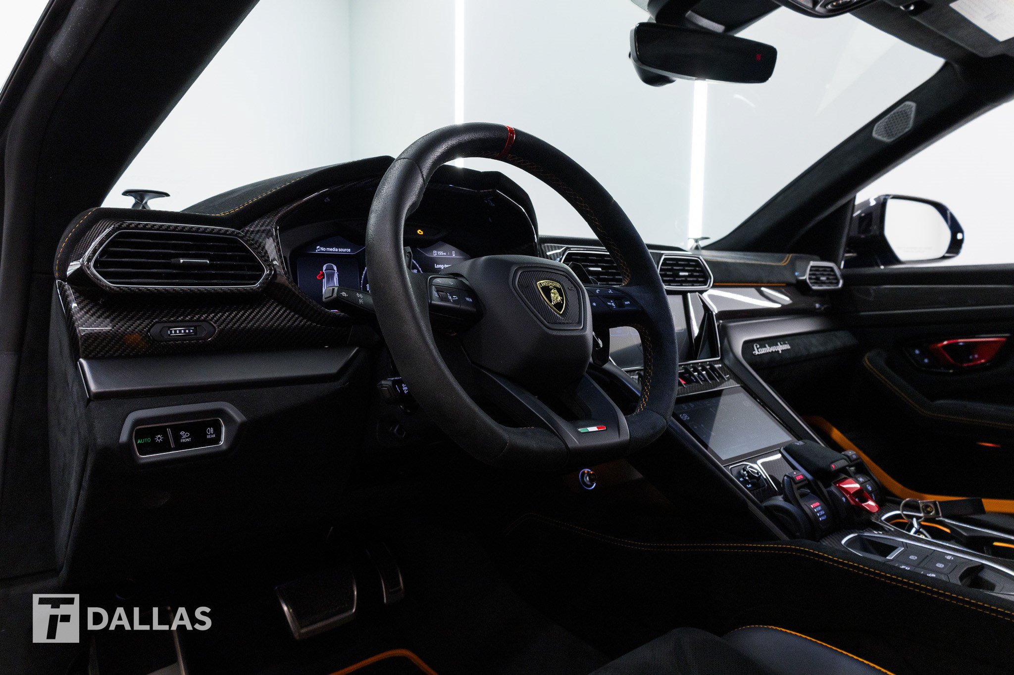 Used 2023 Lamborghini Urus Performante AWD/4WD image 4