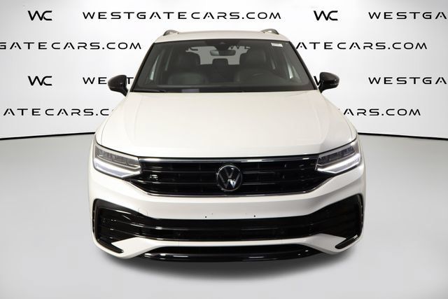 Used 2024 Volkswagen Tiguan SE R-Line AWD/4WD image 2