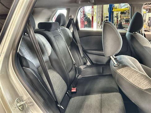 Used 2023 Nissan Rogue SV image 29