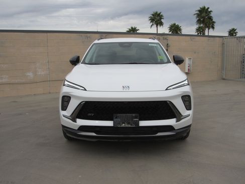 Used 2025 Buick Envision Sport Touring image 3