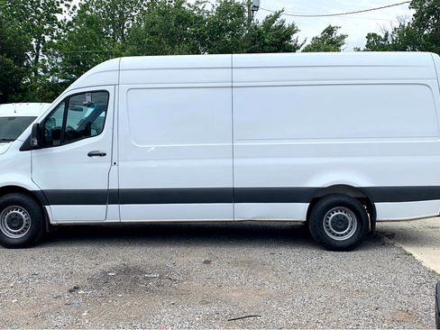 Used 2021 Mercedes-Benz Sprinter 2500 image 8