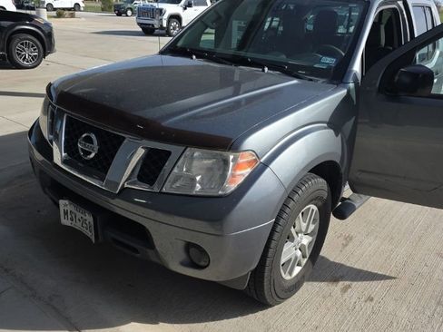 Used 2017 Nissan Frontier SV image 1
