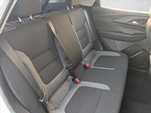 Used 2025 Chevrolet TrailBlazer LT AWD/4WD image 18