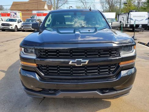 Used 2018 Chevrolet Silverado 1500 Custom w/ Custom Convenience Package AWD/4WD image 7