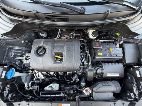 Used 2025 Kia Soul LX w/ LX Technology Package FWD image 9