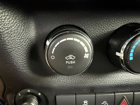 Used 2017 Jeep Wrangler Sport w/ Quick Order Package 24S AWD/4WD image 25
