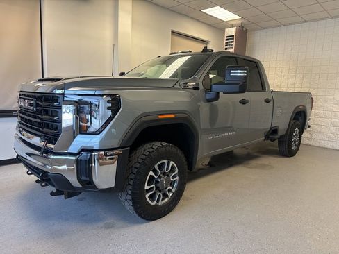 Used 2024 GMC Sierra 2500 Pro w/ Convenience Package image 2