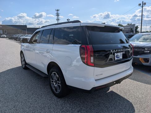 Certified 2025 Ford Expedition Active AWD/4WD image 5