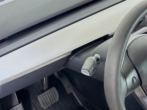 Used 2024 Tesla Model Y Long Range image 16