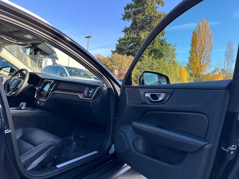 Certified 2024 Volvo V60 B5 Cross Country Plus image 11