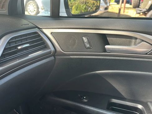 Used 2017 Ford Fusion SE w/ Fusion SE Technology Package AWD/4WD image 43