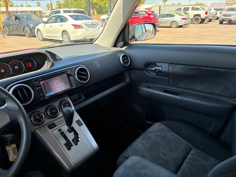 Used 2013 Scion xB FWD image 21