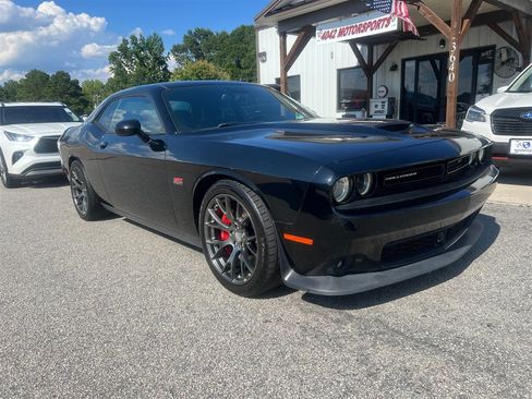 Used 2016 Dodge Challenger SRT w/ Technology Group RWD image 2