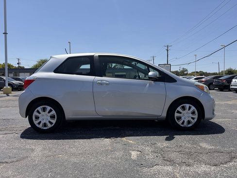 Used 2014 Toyota Yaris L FWD image 4