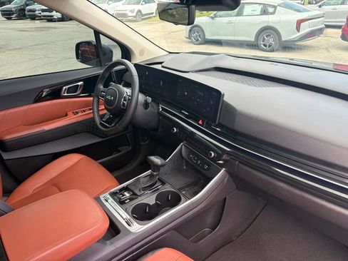 Used 2025 Kia Carnival SX Prestige FWD image 13