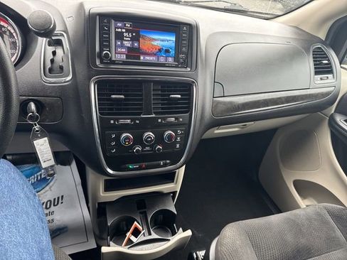 Certified 2019 Dodge Grand Caravan SE image 22