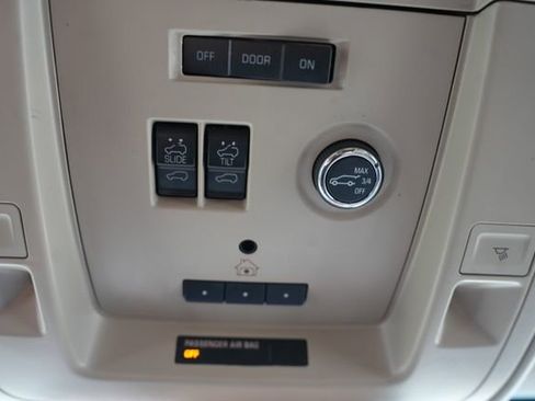 Used 2016 Chevrolet Suburban LTZ image 32