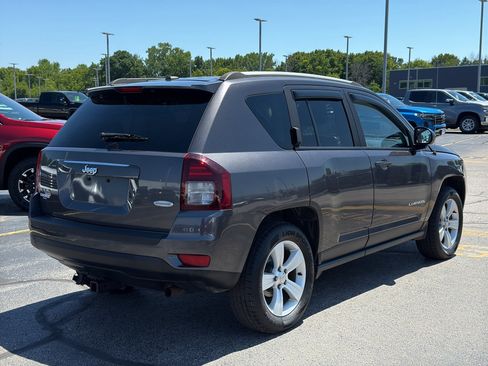 Used 2017 Jeep Compass Latitude AWD/4WD image 5