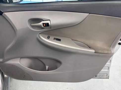 Used 2013 Toyota Corolla LE image 23