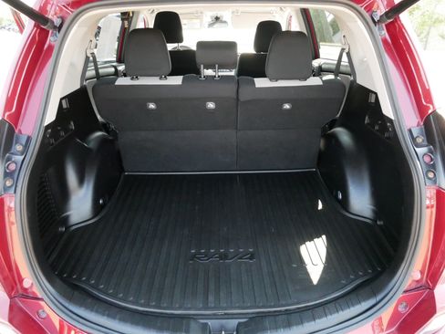 Used 2018 Toyota RAV4 XLE AWD/4WD image 18
