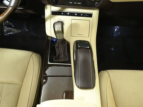 Used 2017 Lexus ES 350 w/ Luxury Package image 24