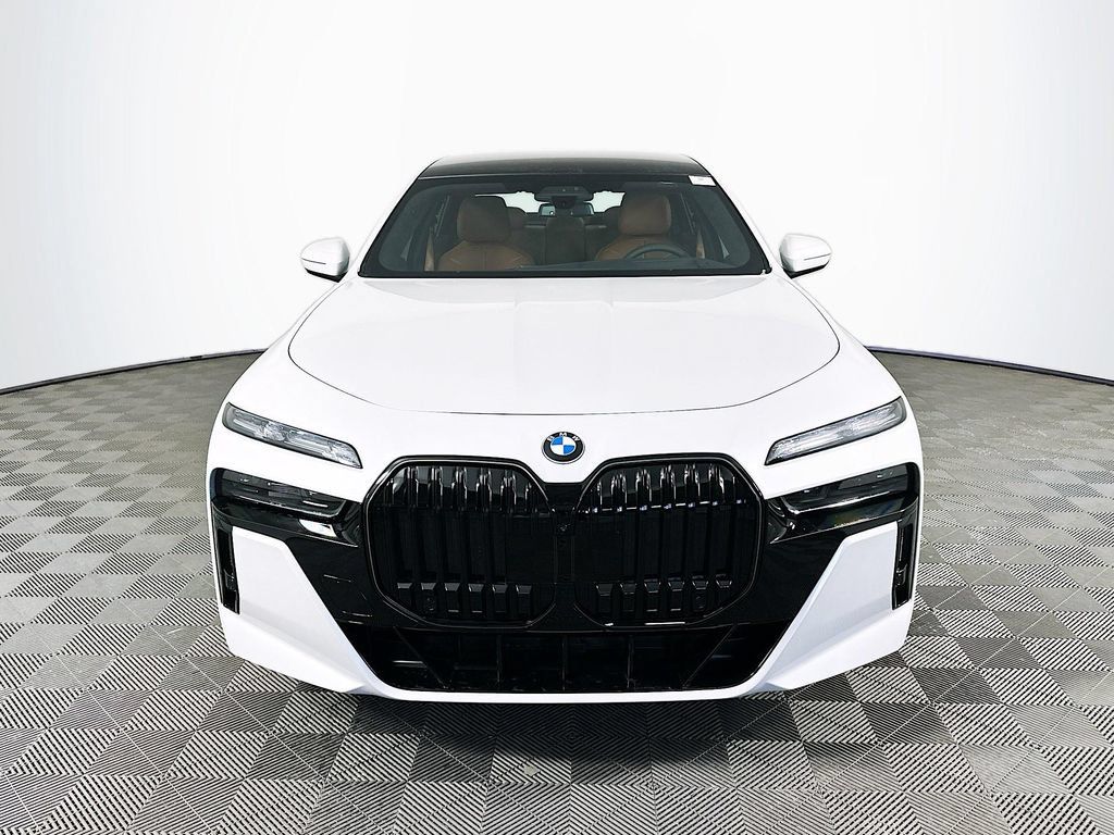 Used 2026 BMW 760i xDrive w/ Executive Package AWD/4WD image 3