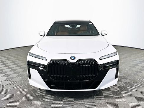 Used 2026 BMW 760i xDrive w/ Executive Package AWD/4WD image 3