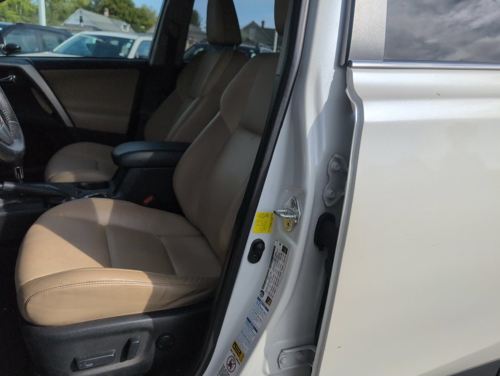 Used 2014 Toyota RAV4 Limited AWD/4WD image 15