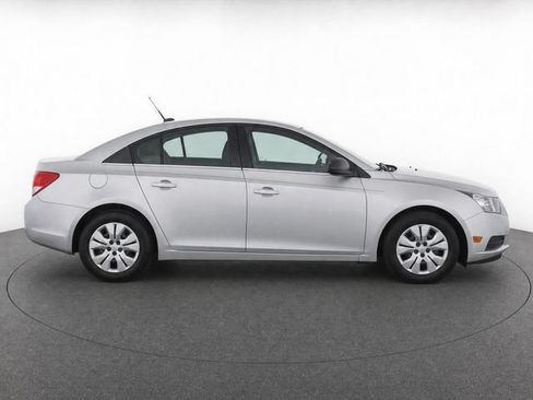 Used 2014 Chevrolet Cruze LS FWD image 4