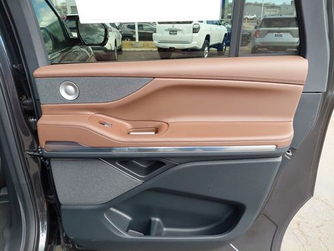 New 2026 Lincoln Navigator L Reserve image 25