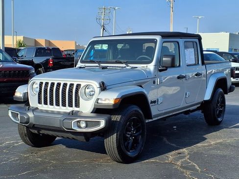 Certified 2023 Jeep Gladiator Sport image 2