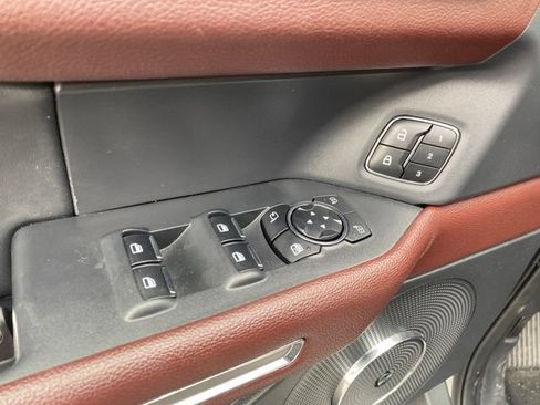 Used 2024 Ford Expedition Limited AWD/4WD image 18