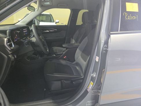 Used 2025 Chevrolet TrailBlazer LT AWD/4WD image 3