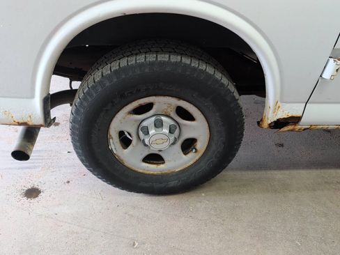 Used 2007 Chevrolet Express 1500 RWD image 11