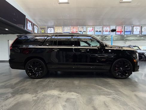 Used 2026 Cadillac Escalade ESV V w/ LPO, ONYX Package AWD/4WD image 4