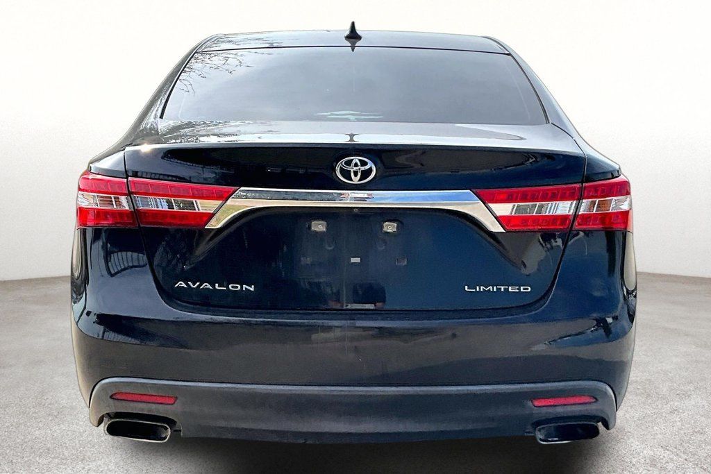 Used 2013 Toyota Avalon Limited w/ Technology Pkg FWD image 4