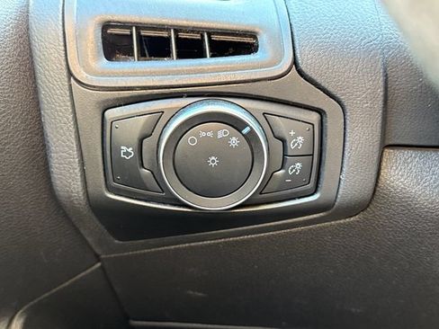 Used 2016 Ford Focus SE FWD image 29