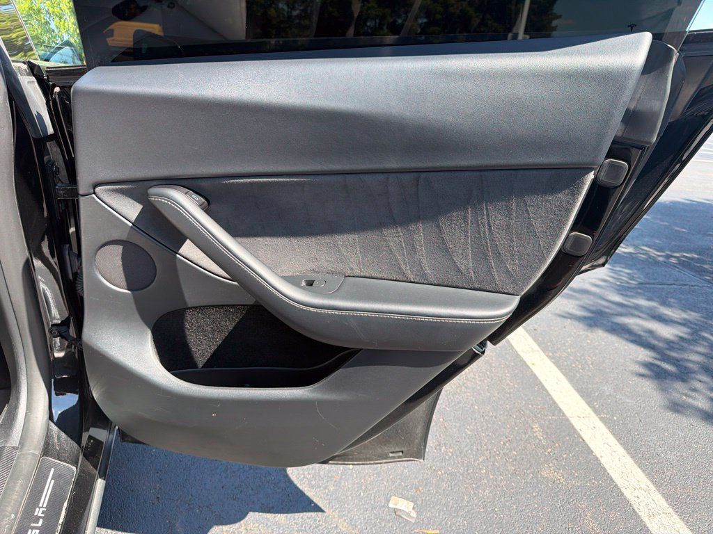 Used 2023 Tesla Model Y Performance AWD/4WD image 23