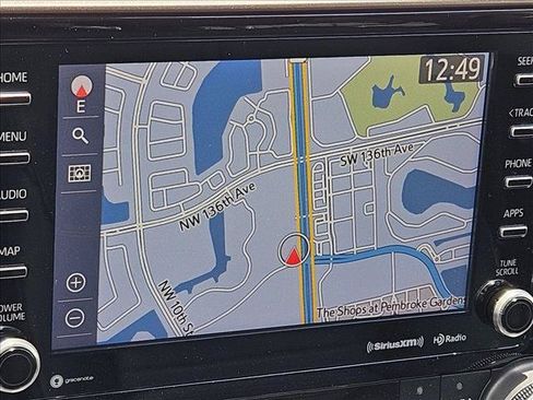 Used 2020 Toyota Highlander XLE FWD image 13