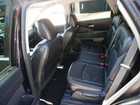 Certified 2024 Nissan Pathfinder SL w/ Black Appearance Package AWD/4WD image 11