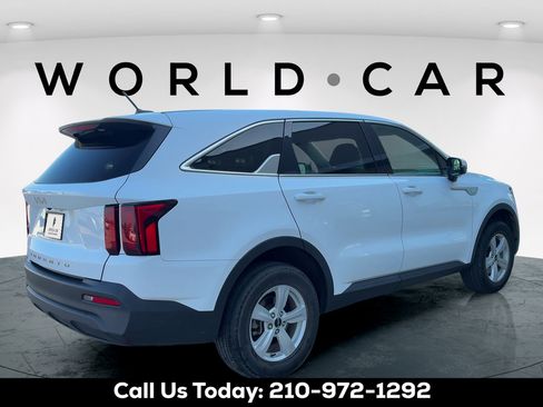 Used 2022 Kia Sorento LX AWD/4WD image 4