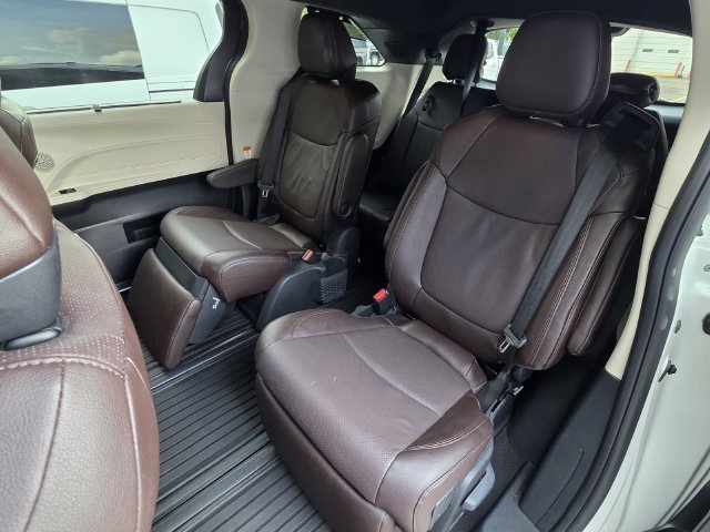 Used 2024 Toyota Sienna Platinum AWD/4WD image 10