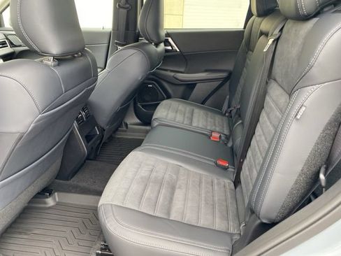 New 2026 Mitsubishi Outlander LE FWD image 23