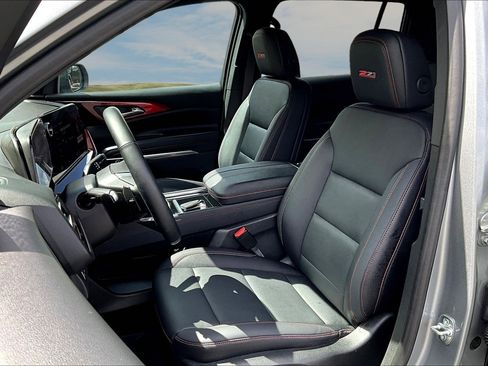 Used 2025 Chevrolet Traverse Z71 w/ LPO, Floor Liner Package AWD/4WD image 13