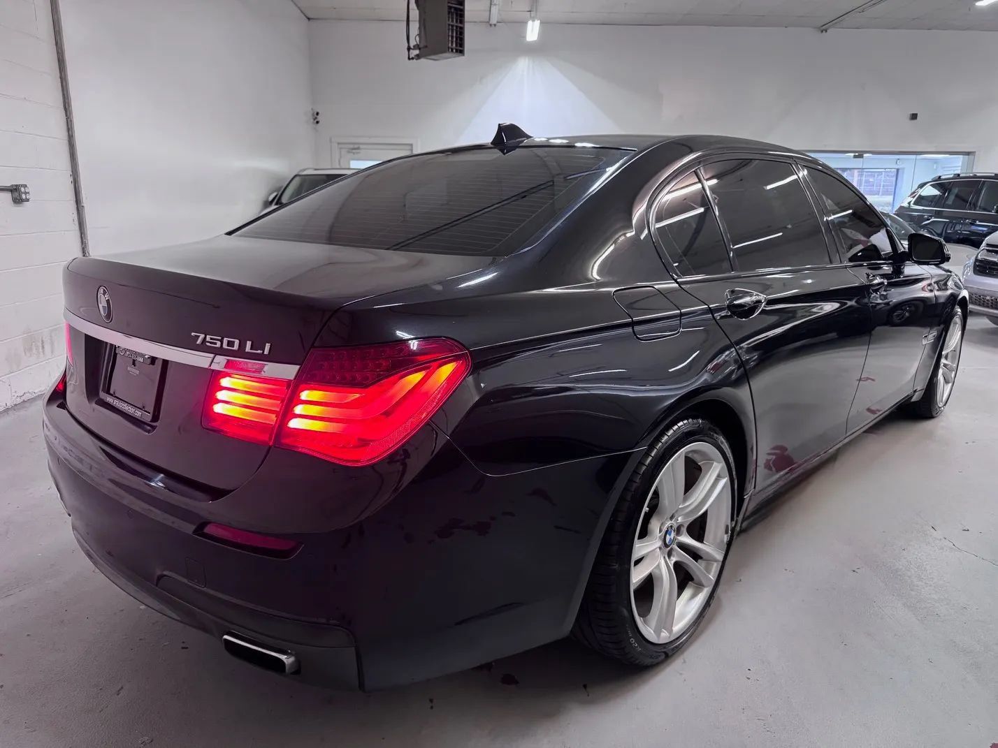 Used 2014 BMW 750Li RWD image 3