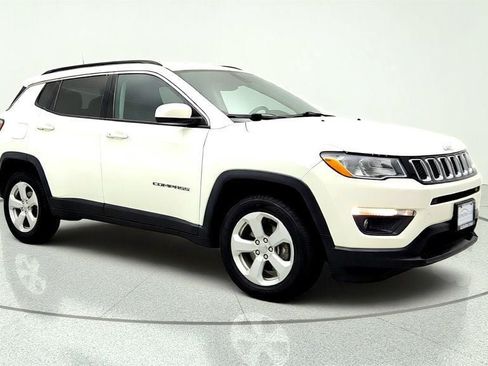 Used 2020 Jeep Compass Latitude w/ Popular Equipment Group AWD/4WD image 3