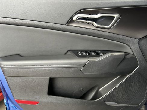 Used 2025 Kia Sportage EX image 22