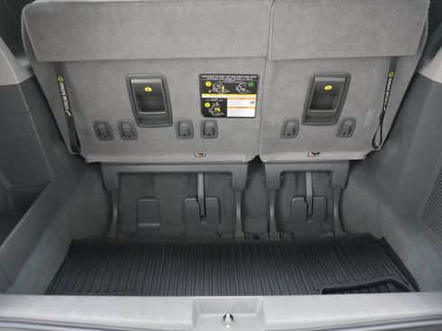 Used 2020 Toyota Sienna XLE w/ XLE Navigation Package FWD image 30