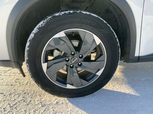 Used 2024 Nissan Rogue SV image 16